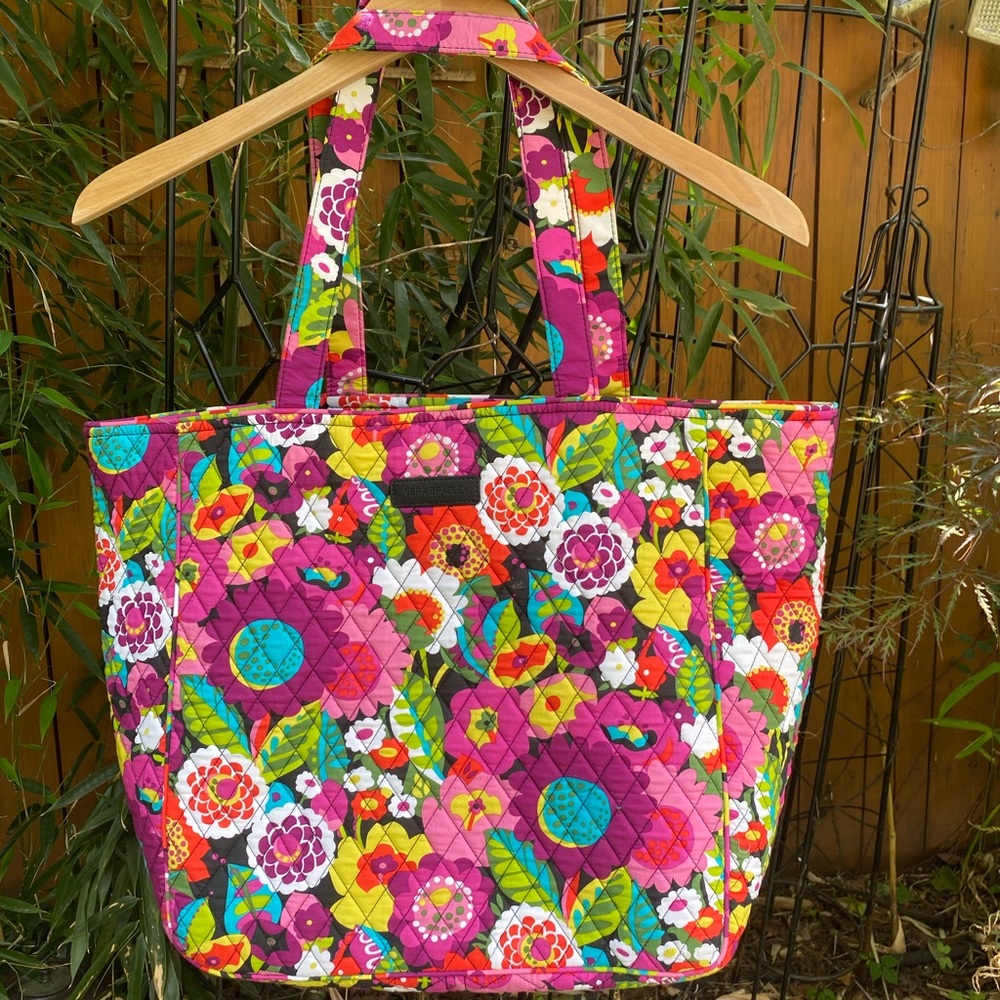 LIKE NEW: Vera Bradley Tote